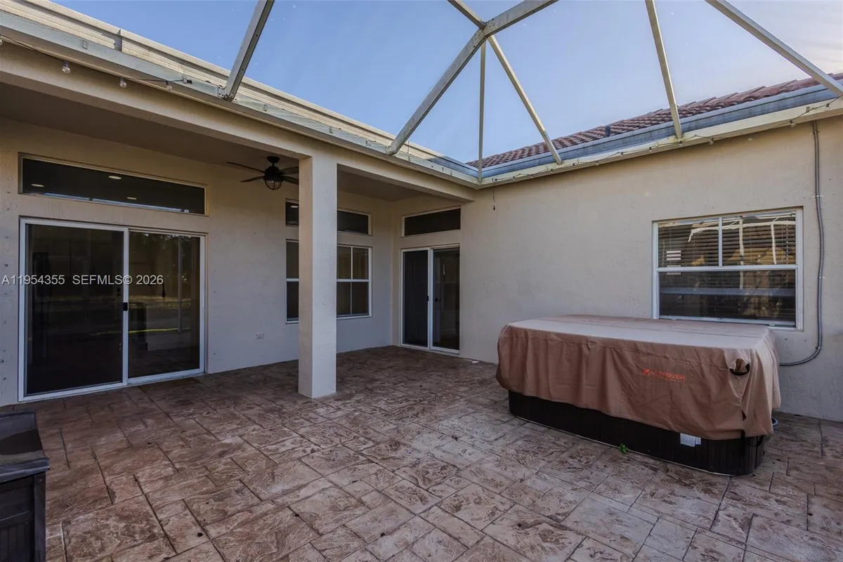 825 Tanglewood Cir, Weston FL 33327