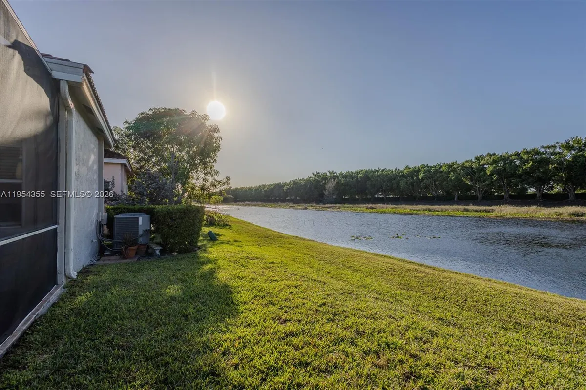 825 Tanglewood Cir, Weston FL 33327