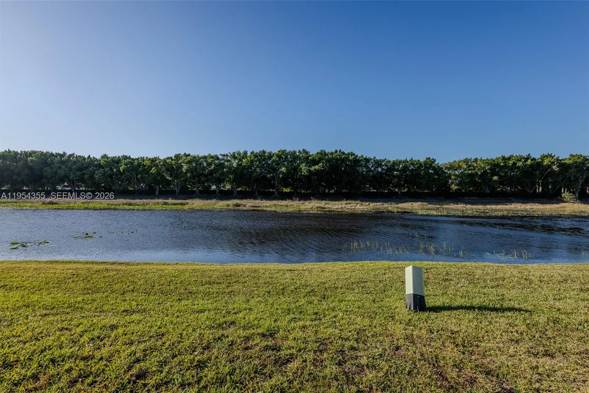 825 Tanglewood Cir, Weston FL 33327