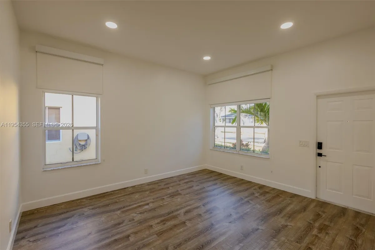 825 Tanglewood Cir, Weston FL 33327