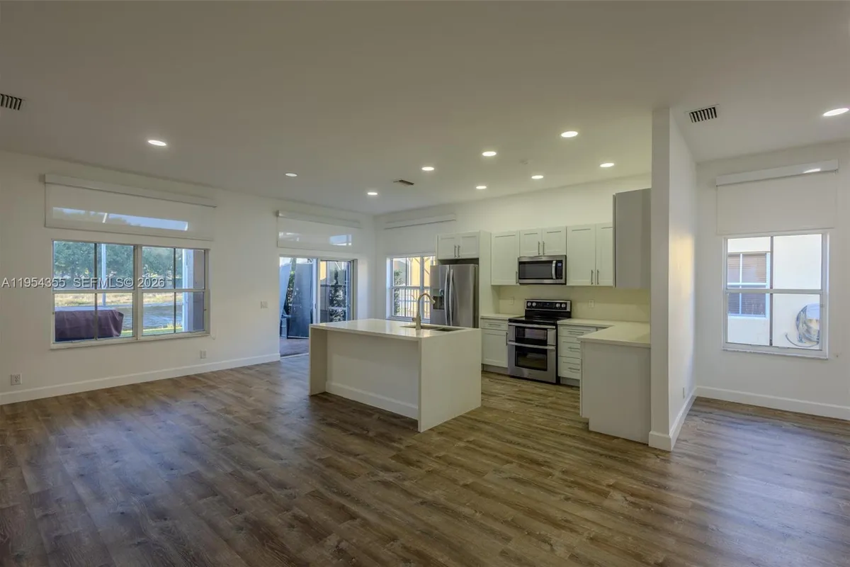 825 Tanglewood Cir, Weston FL 33327