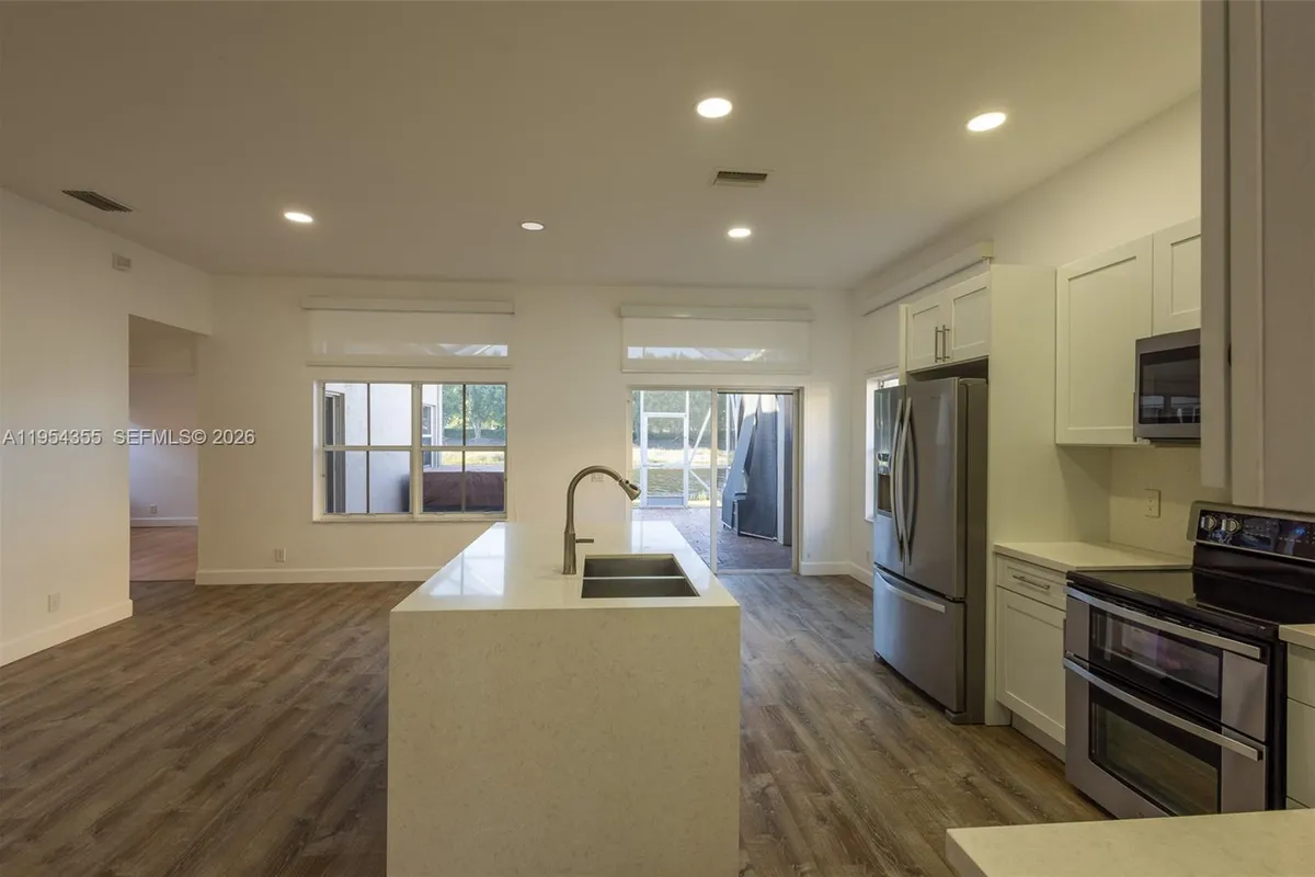 825 Tanglewood Cir, Weston FL 33327