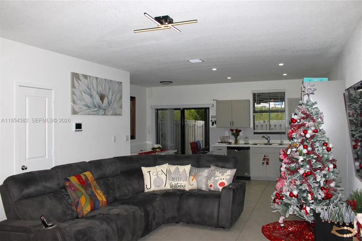 470 NE 12th St, Florida City FL 33034