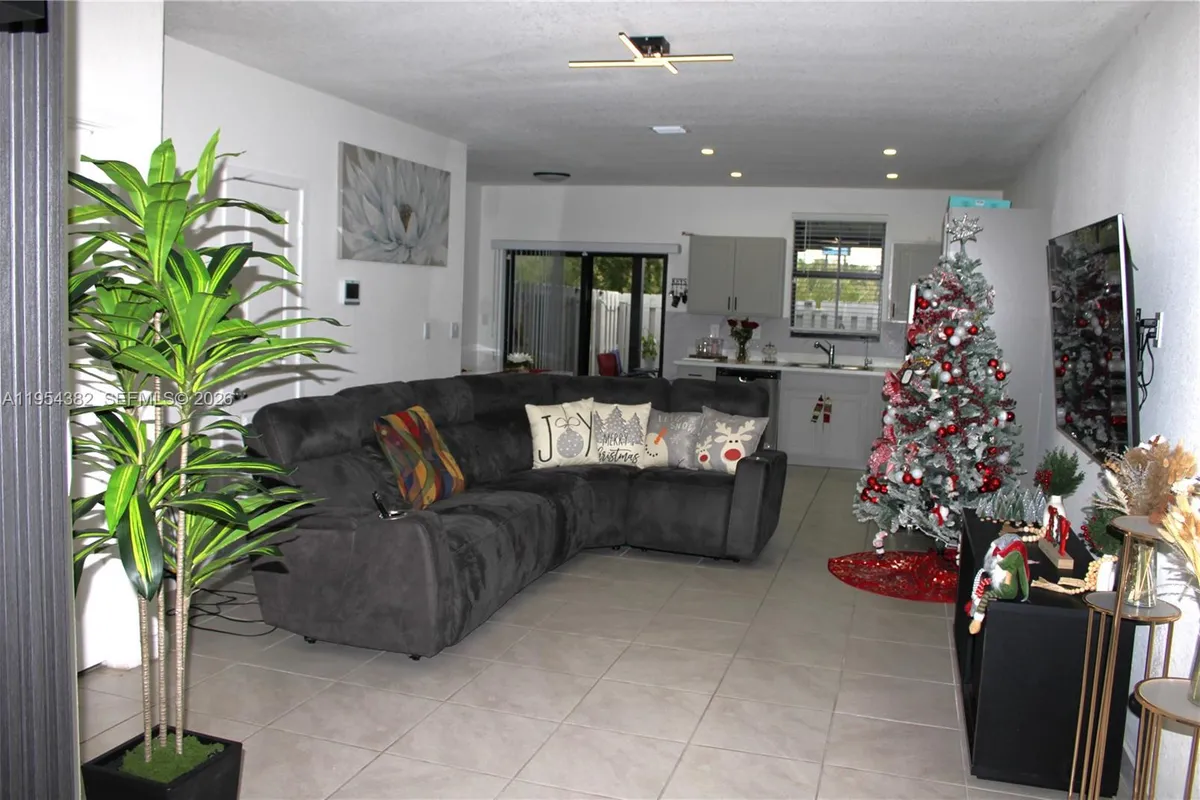 470 NE 12th St, Florida City FL 33034