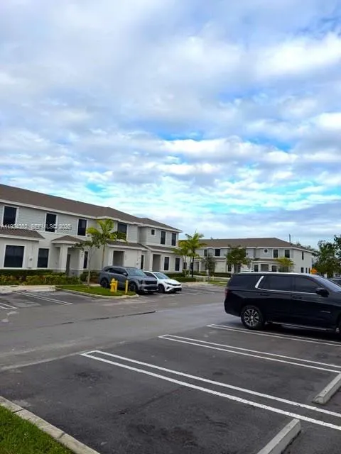 470 NE 12th St, Florida City FL 33034