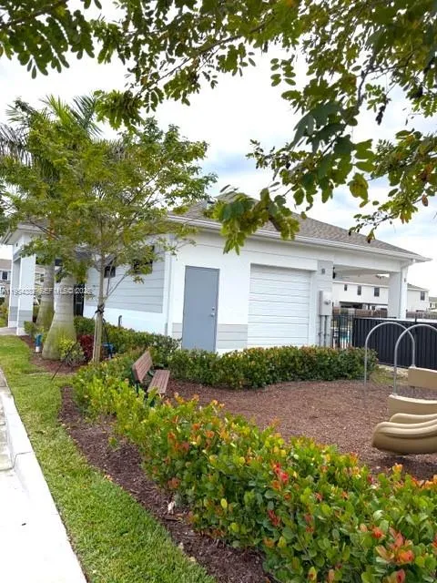 470 NE 12th St, Florida City FL 33034