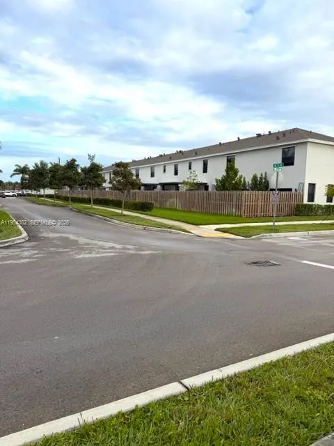 470 NE 12th St, Florida City FL 33034