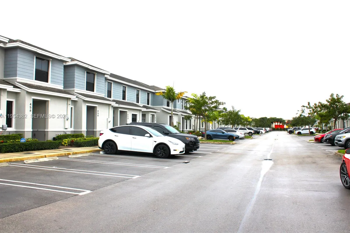 470 NE 12th St, Florida City FL 33034