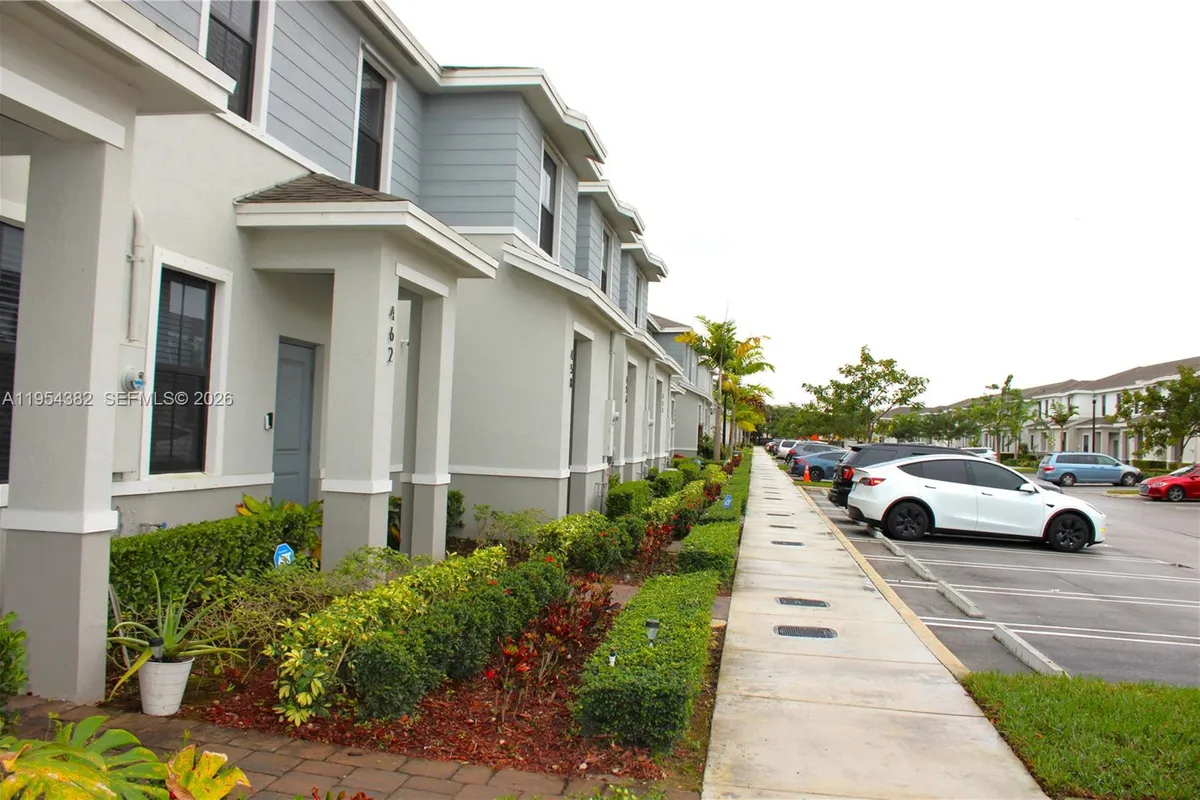 470 NE 12th St, Florida City FL 33034