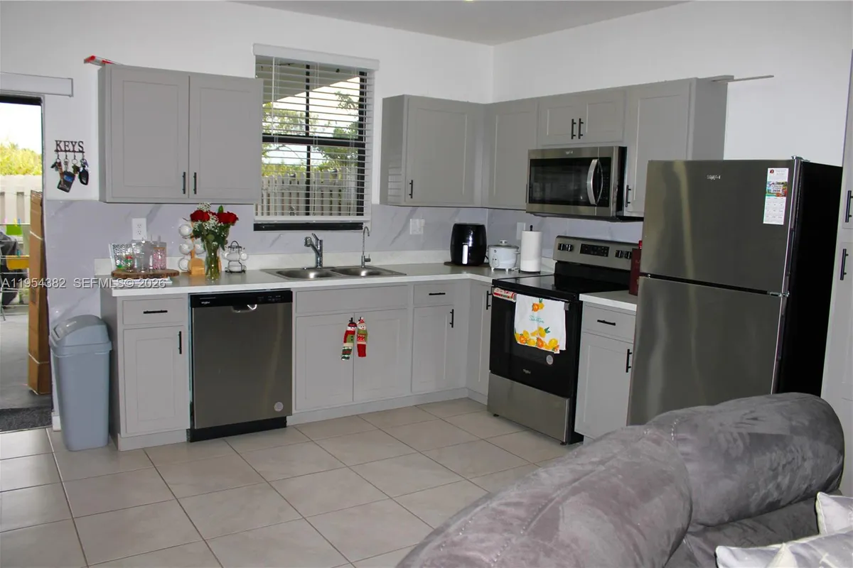 470 NE 12th St, Florida City FL 33034