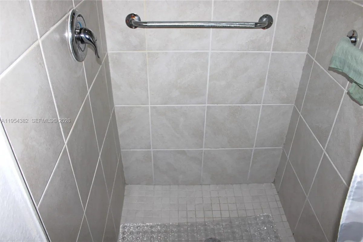 470 NE 12th St, Florida City FL 33034