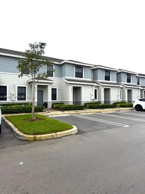 470 NE 12th St, Florida City FL 33034