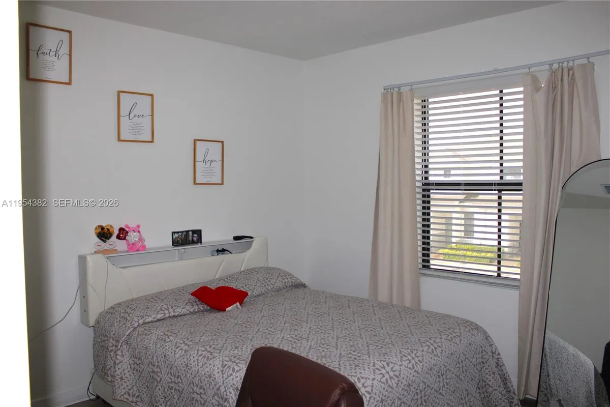 470 NE 12th St, Florida City FL 33034