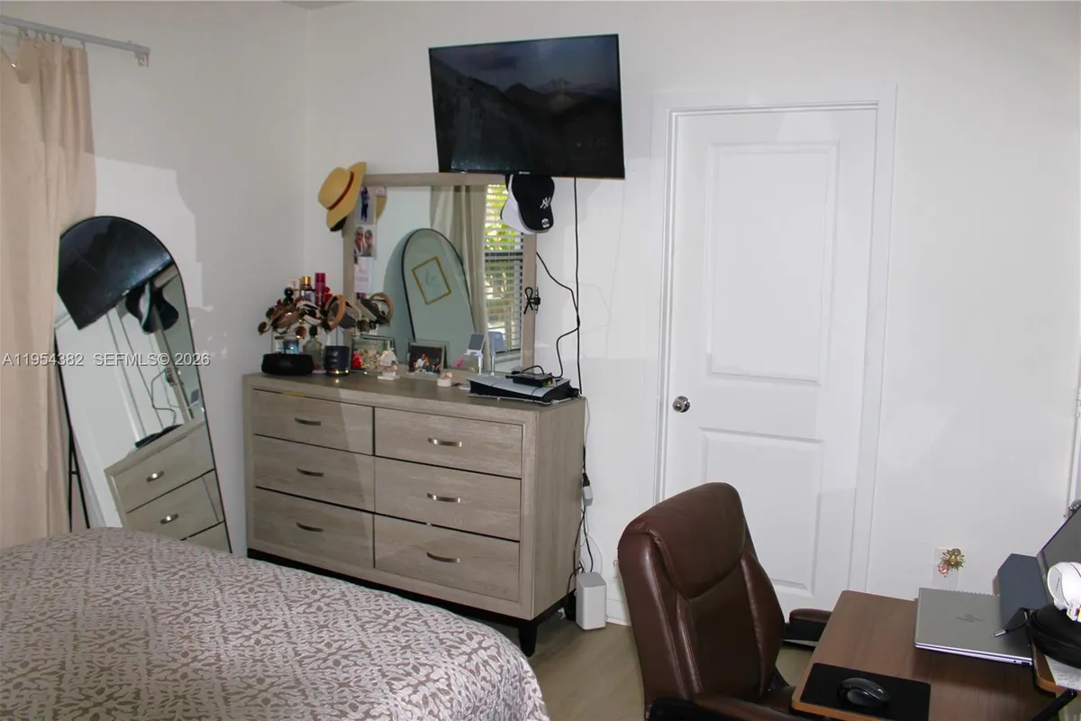 470 NE 12th St, Florida City FL 33034