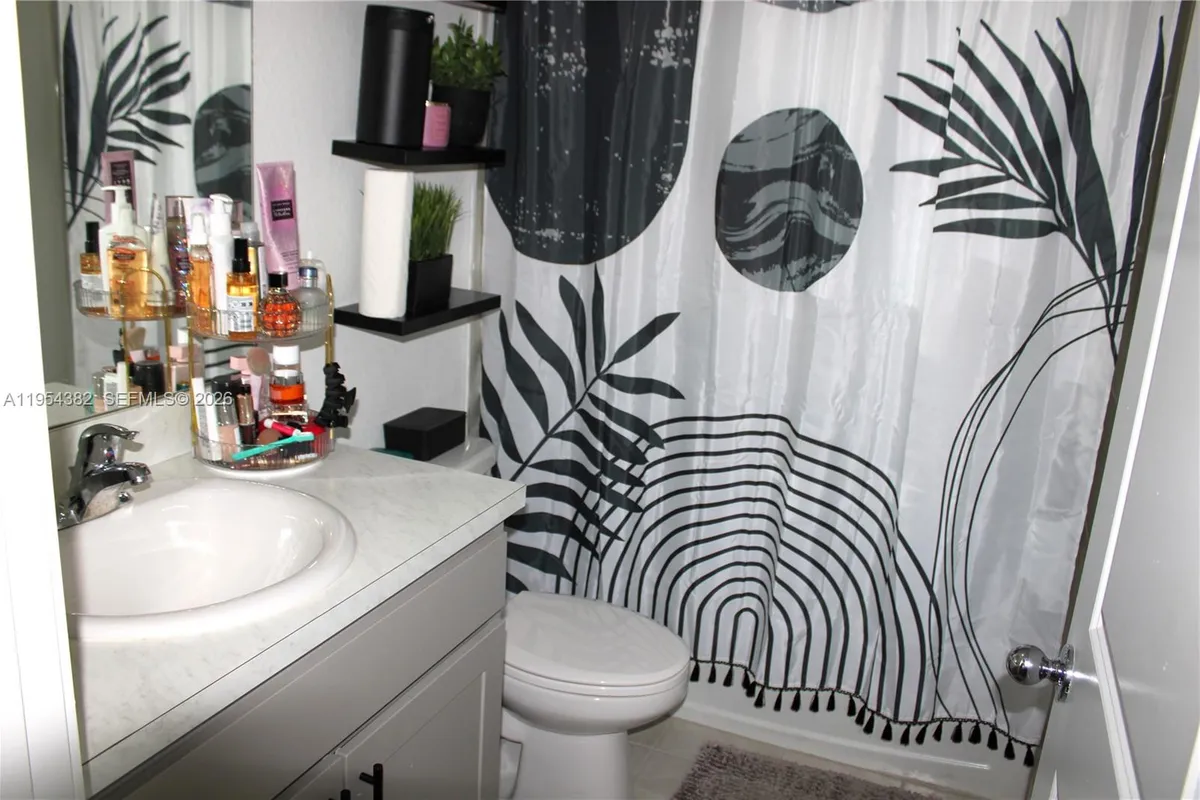 470 NE 12th St, Florida City FL 33034