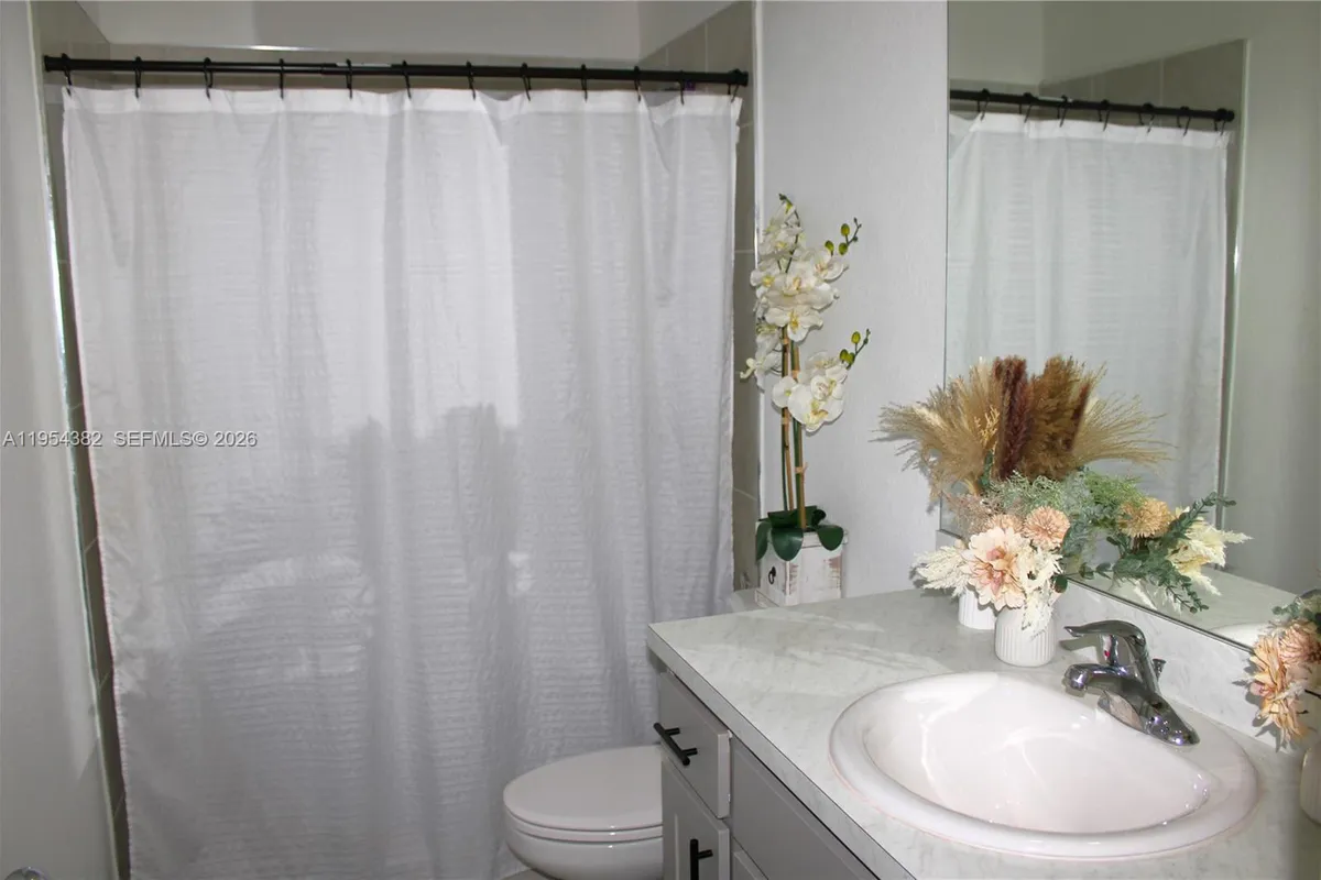 470 NE 12th St, Florida City FL 33034