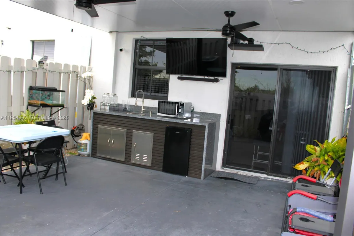 470 NE 12th St, Florida City FL 33034