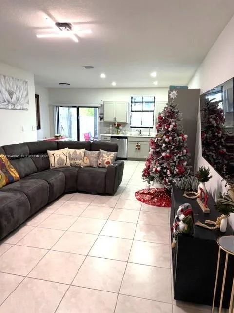 470 NE 12th St, Florida City FL 33034