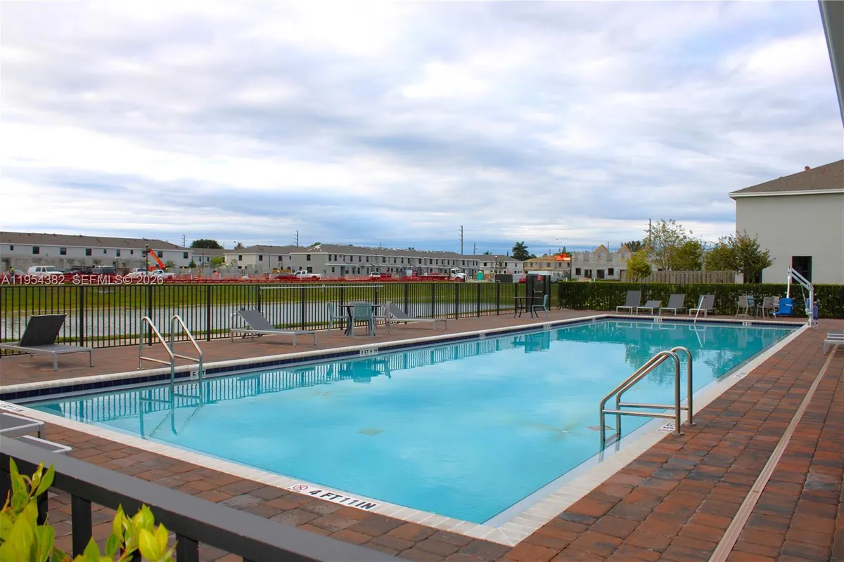 470 NE 12th St, Florida City FL 33034