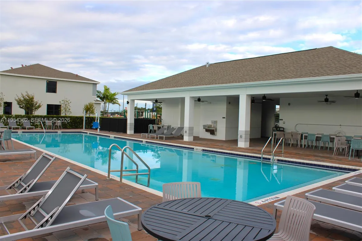 470 NE 12th St, Florida City FL 33034