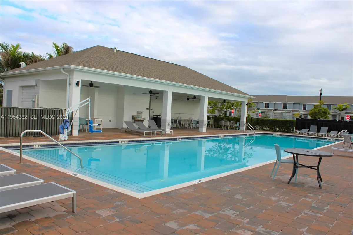 470 NE 12th St, Florida City FL 33034