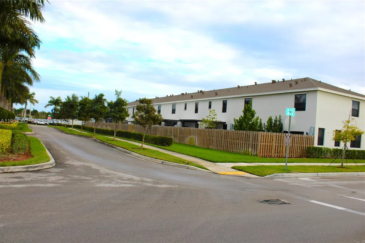 470 NE 12th St, Florida City FL 33034