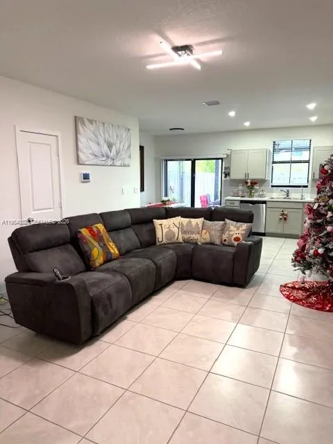 470 NE 12th St, Florida City FL 33034