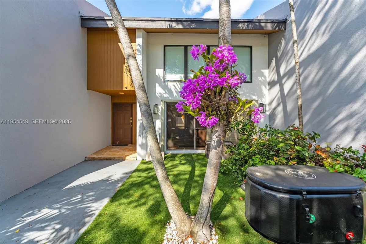 6611 SW 72nd St # 38, South Miami FL 33143