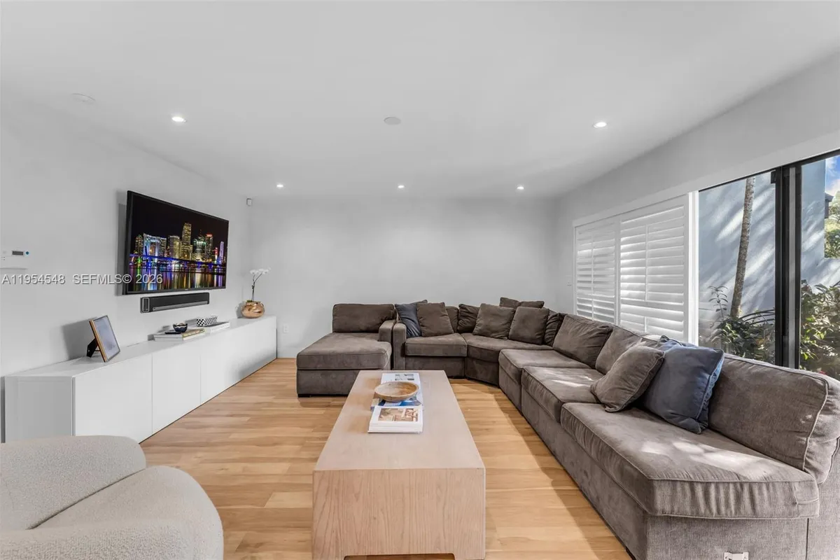 6611 SW 72nd St # 38, South Miami FL 33143