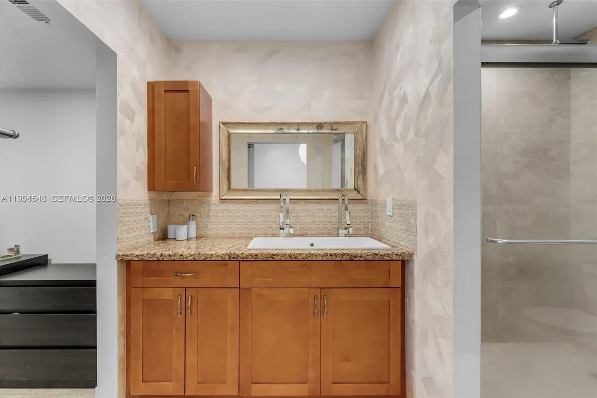 6611 SW 72nd St # 38, South Miami FL 33143