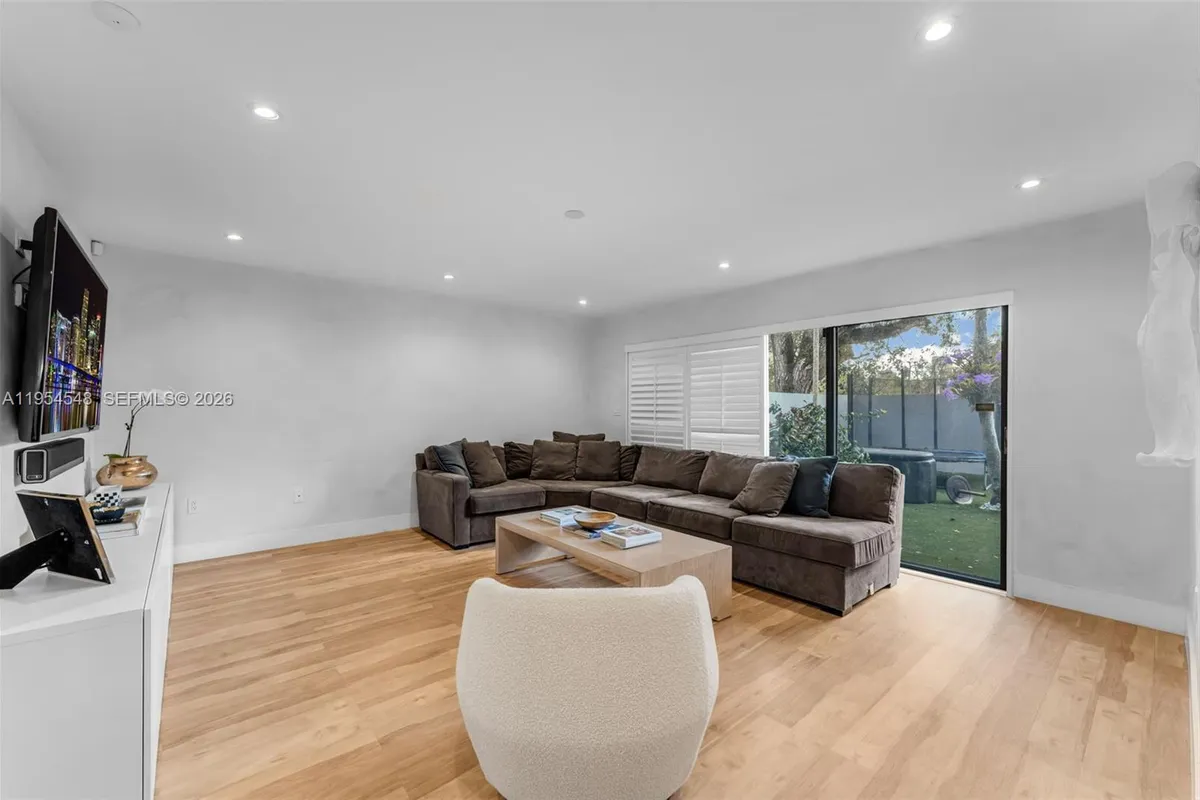 6611 SW 72nd St # 38, South Miami FL 33143