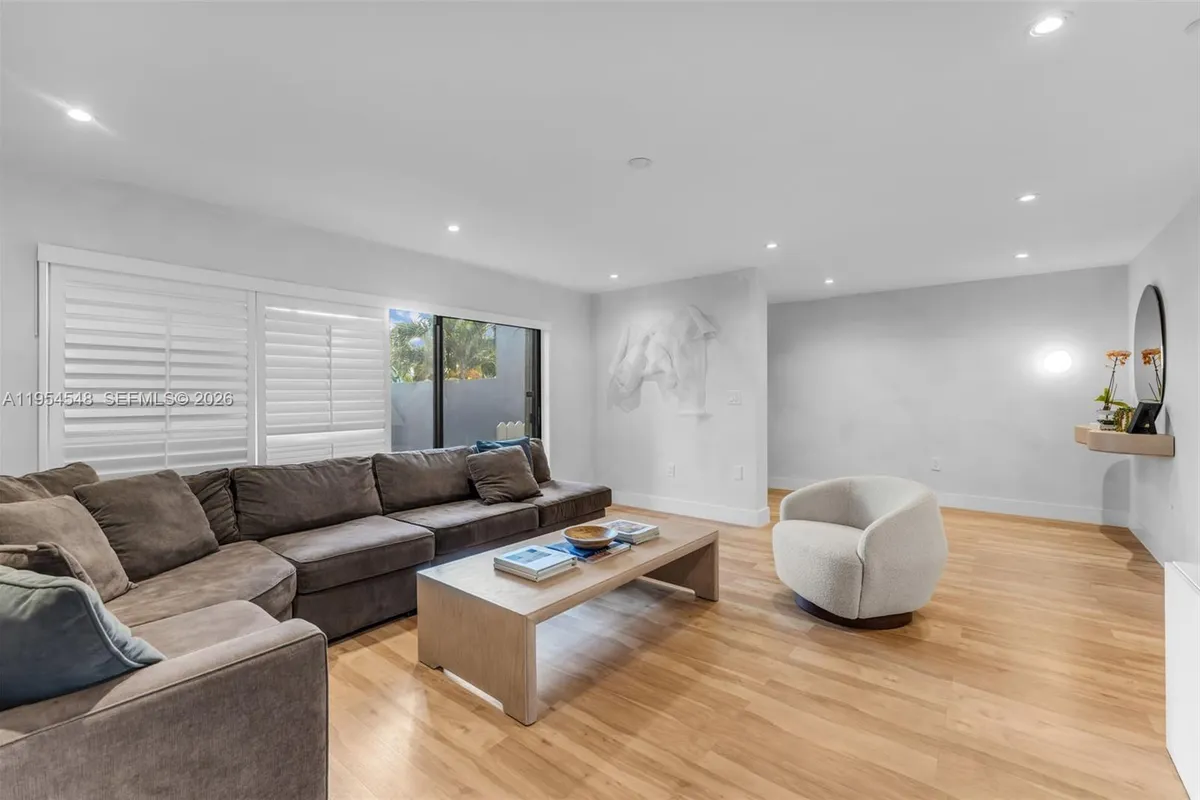 6611 SW 72nd St # 38, South Miami FL 33143