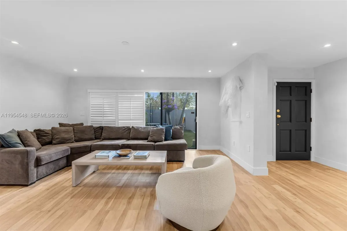 6611 SW 72nd St # 38, South Miami FL 33143