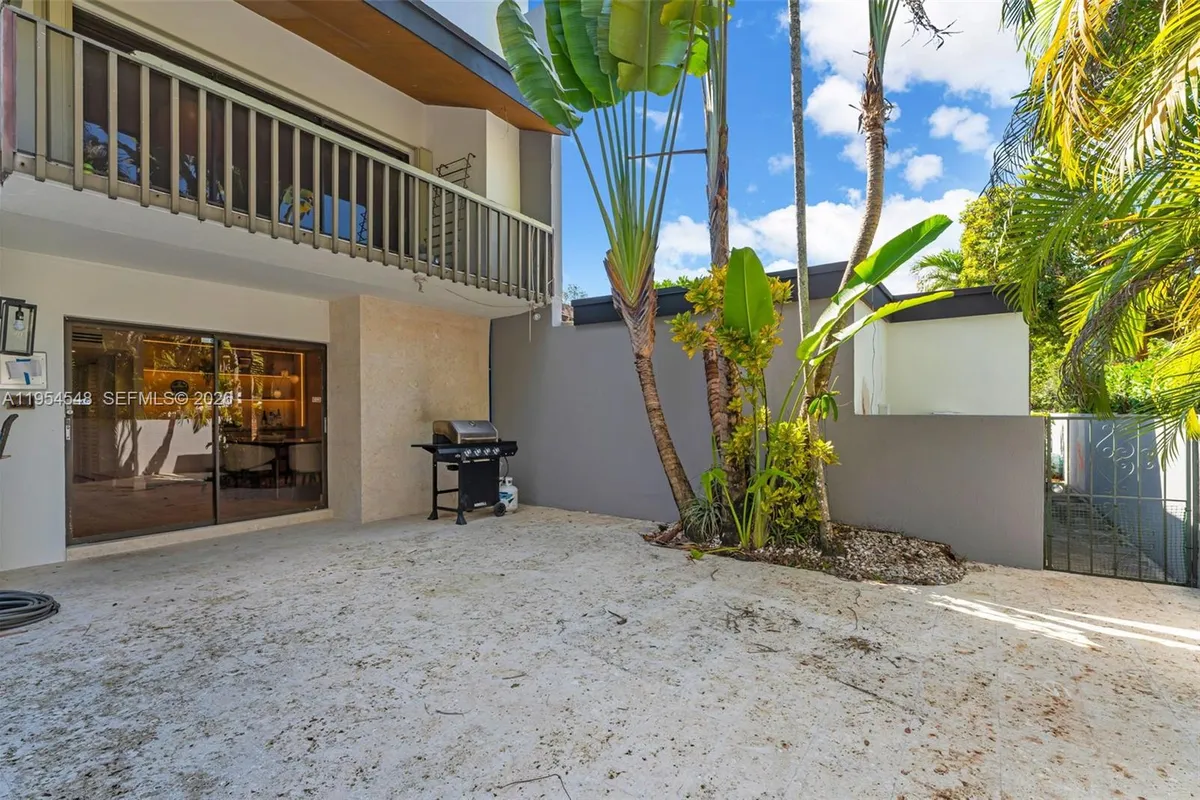 6611 SW 72nd St # 38, South Miami FL 33143