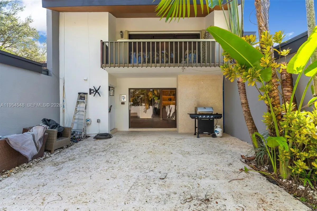 6611 SW 72nd St # 38, South Miami FL 33143