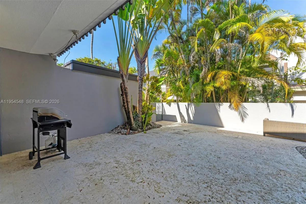 6611 SW 72nd St # 38, South Miami FL 33143