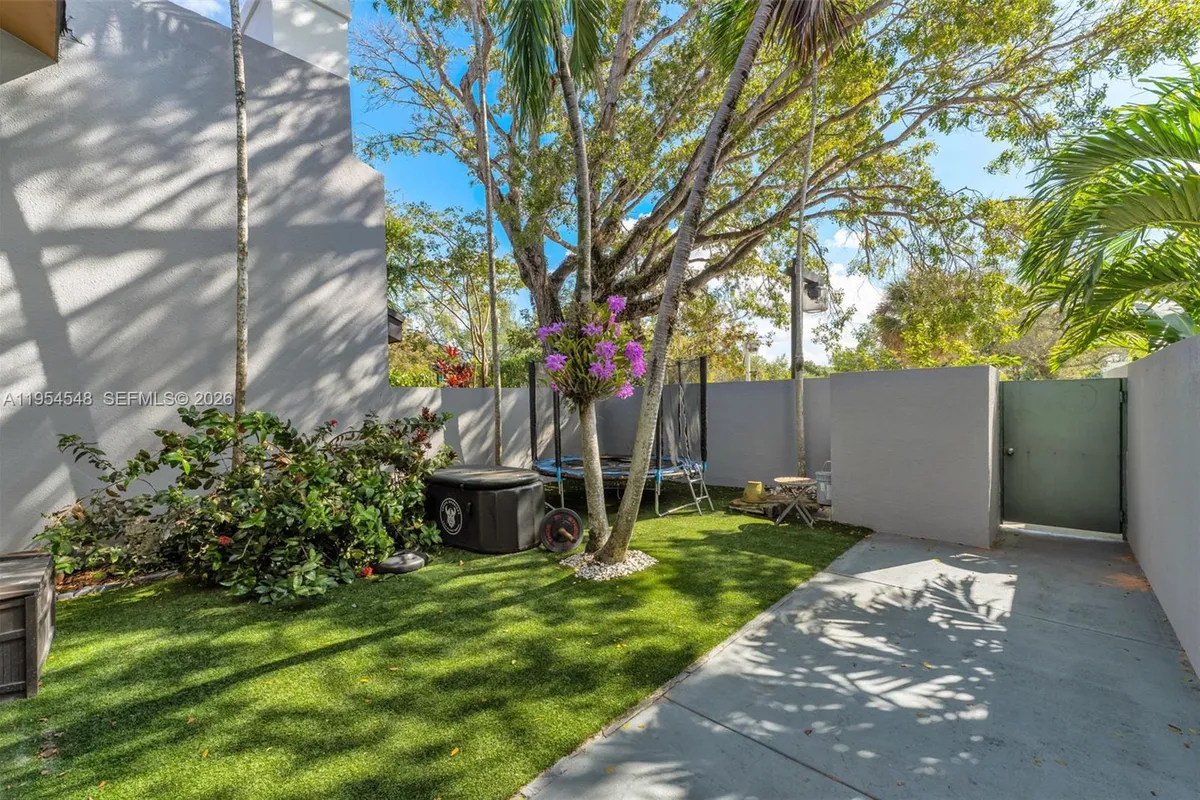 6611 SW 72nd St # 38, South Miami FL 33143