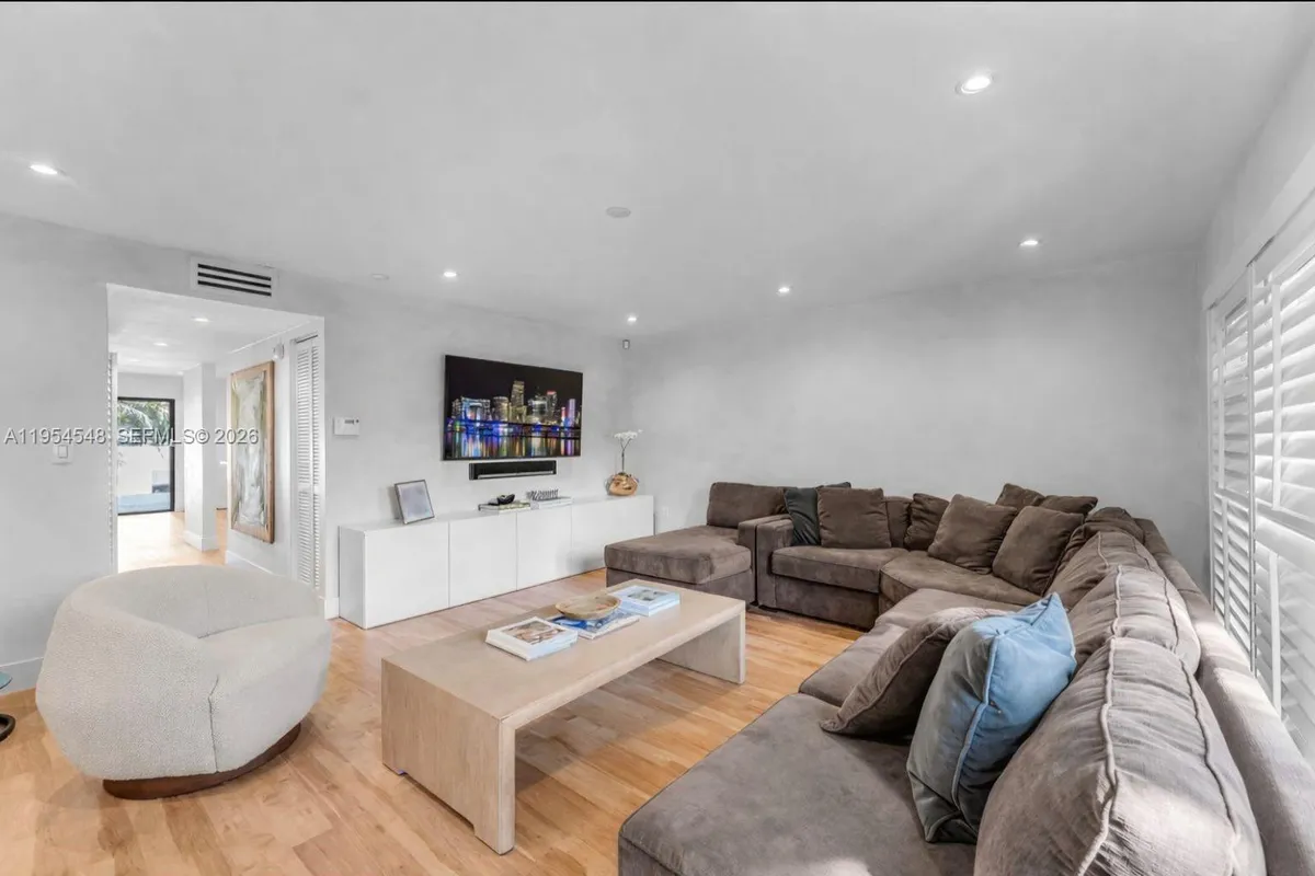 6611 SW 72nd St # 38, South Miami FL 33143