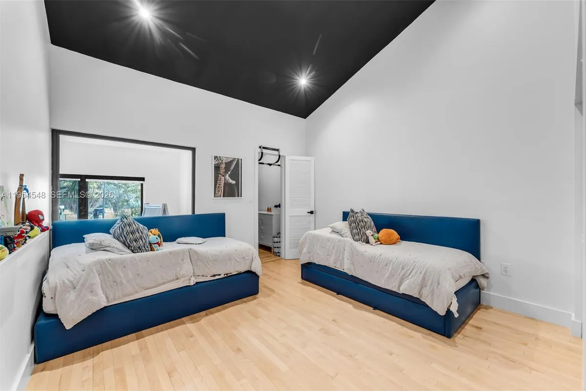 6611 SW 72nd St # 38, South Miami FL 33143