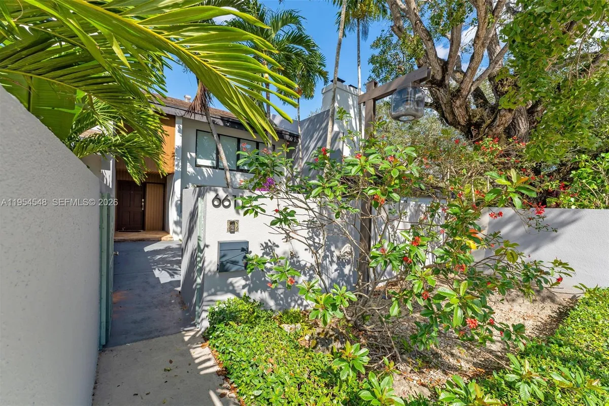 6611 SW 72nd St # 38, South Miami FL 33143