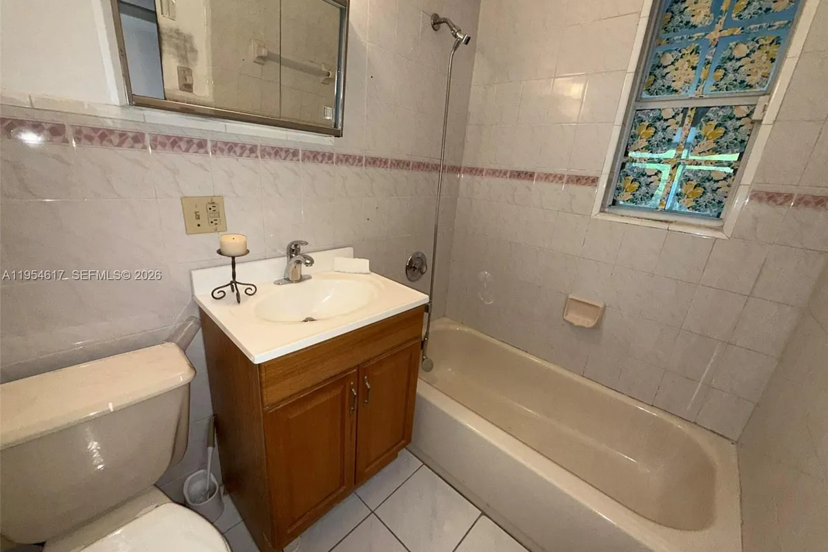 9825 SW 54th St, Miami FL 33165