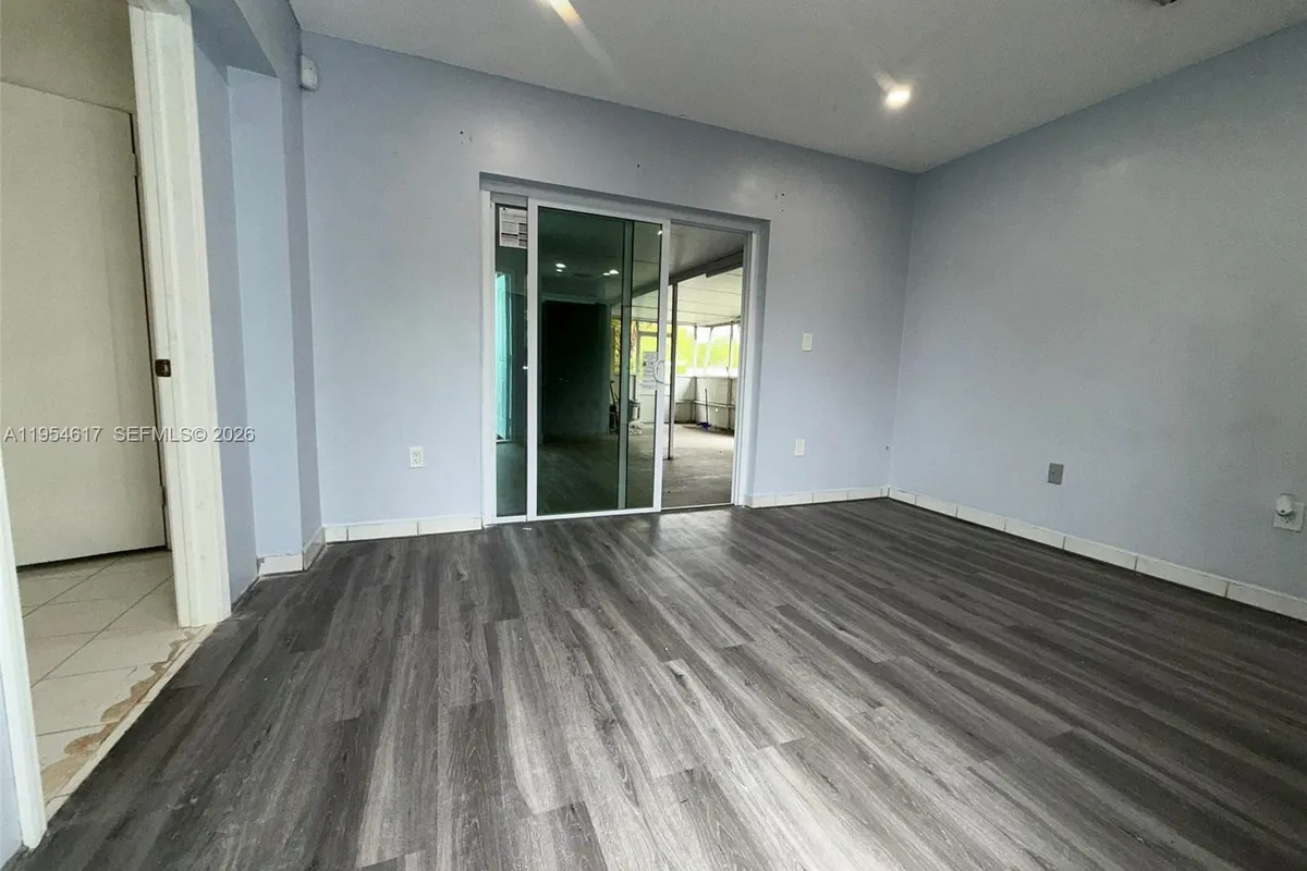 9825 SW 54th St, Miami FL 33165