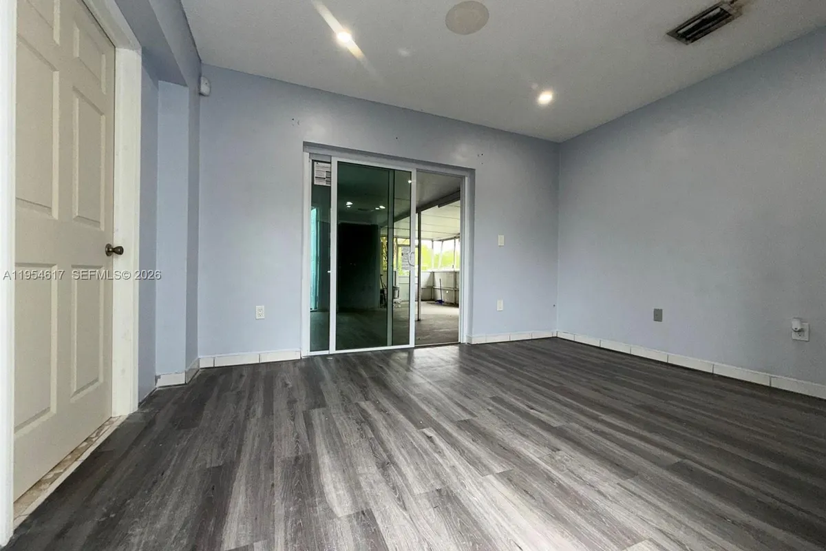 9825 SW 54th St, Miami FL 33165