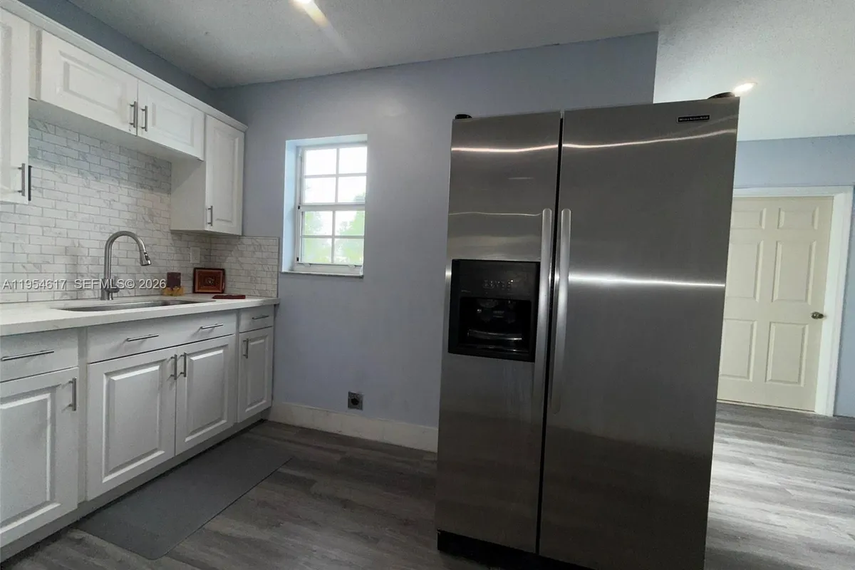 9825 SW 54th St, Miami FL 33165