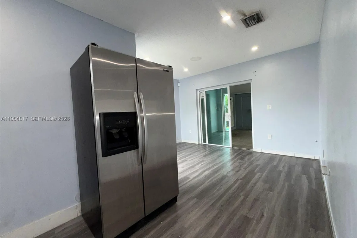 9825 SW 54th St, Miami FL 33165