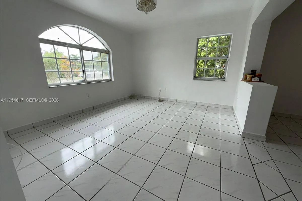 9825 SW 54th St, Miami FL 33165