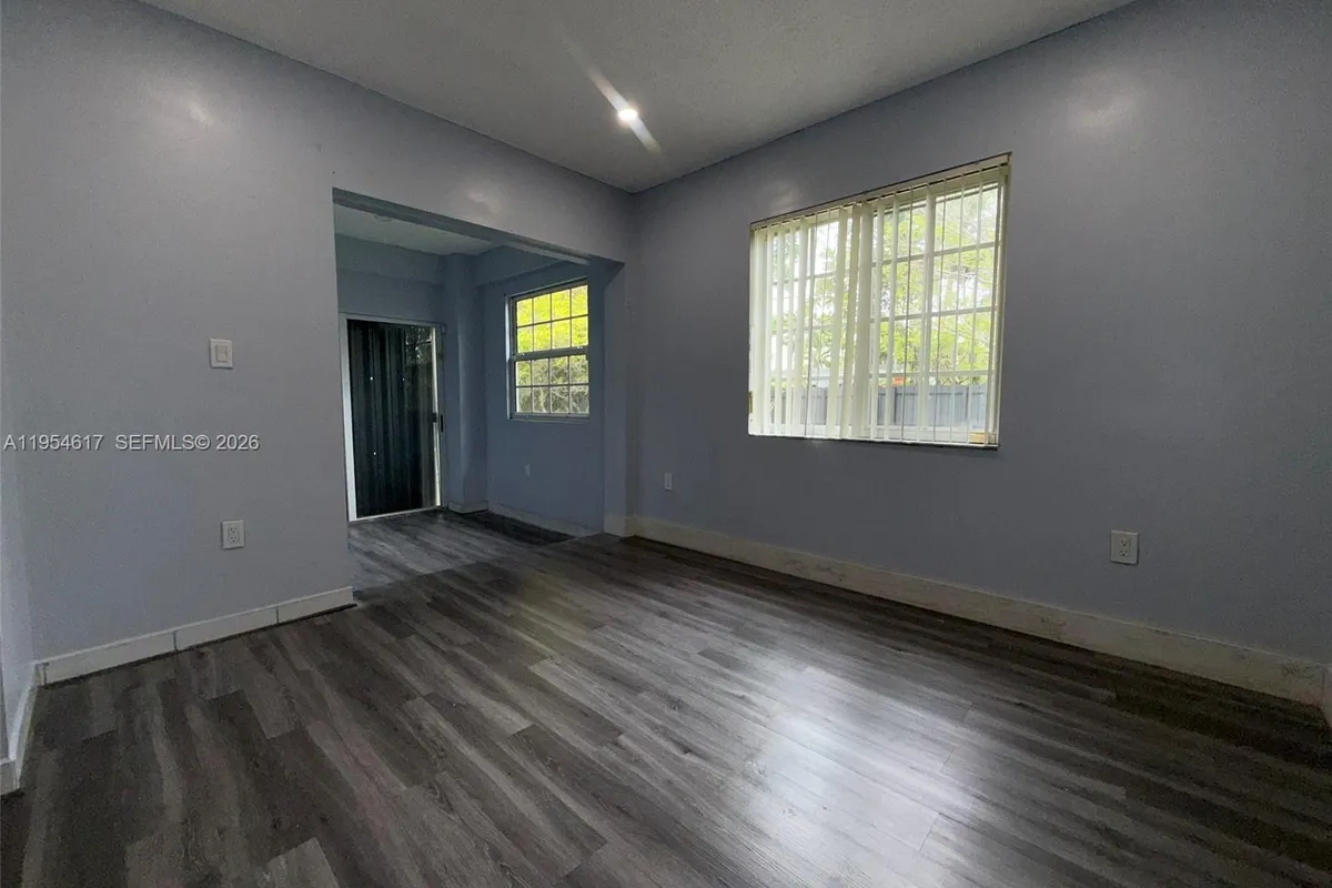 9825 SW 54th St, Miami FL 33165