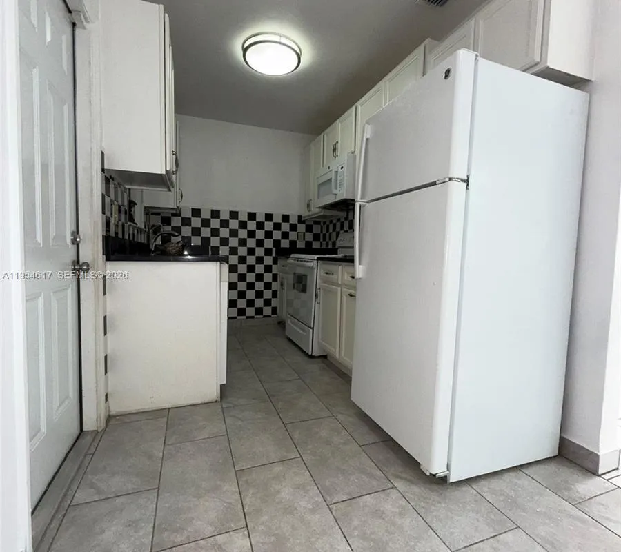 9825 SW 54th St, Miami FL 33165