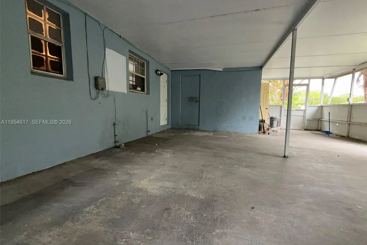 9825 SW 54th St, Miami FL 33165