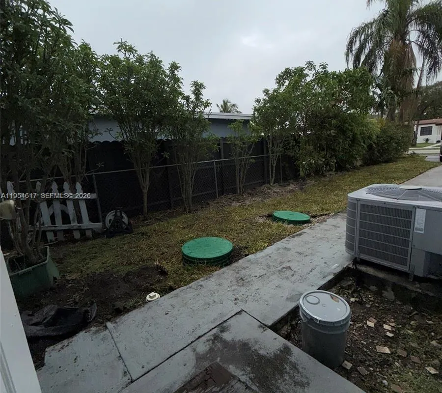 9825 SW 54th St, Miami FL 33165